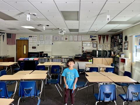 The author's first-day photo A little boy in a new classroom