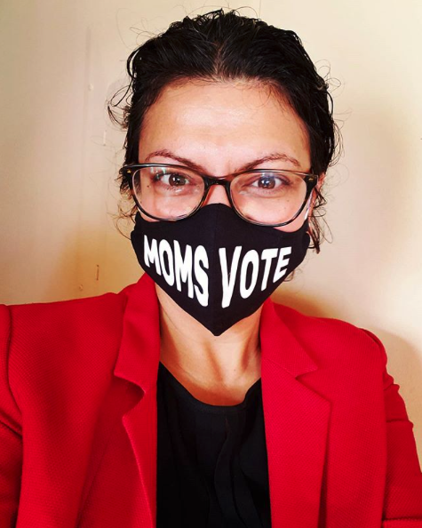 Instagram screen capture of Rashida Tlaib Wearing a MomsVote Mask